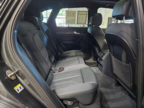 Used 2025 Audi Q5 e Premium Plus w/ Premium Plus Package image 12