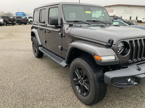 Used 2020 Jeep Wrangler Unlimited Sahara image 15