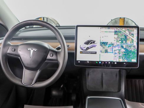 Used 2024 Tesla Model Y Long Range image 16