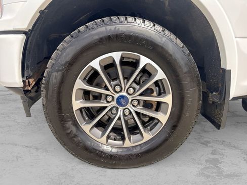 Used 2020 Ford F150 XLT w/ Equipment Group 302A Luxury AWD/4WD image 17