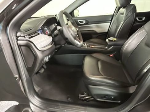 Used 2023 Jeep Compass Latitude AWD/4WD image 11