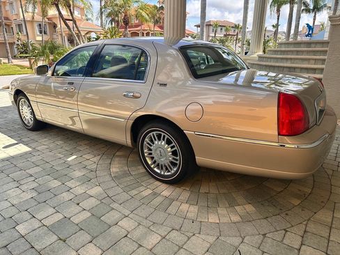 Used 2007 Lincoln Town Car Signature Limited RWD image 29