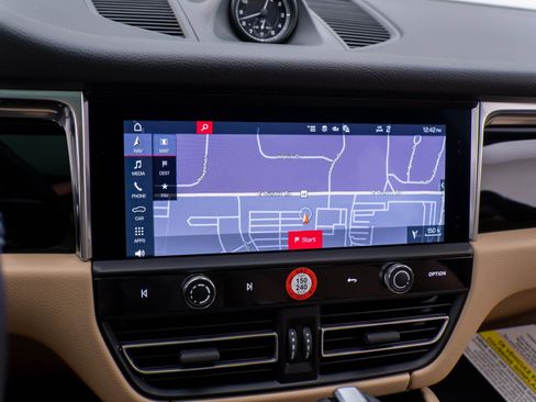 New 2026 Porsche Macan image 25