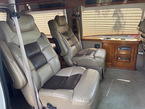 Used 1999 Ford E-250 and Econoline 250 image 12