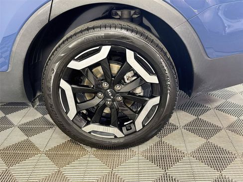 Certified 2023 Kia Telluride EX w/ EX Captain's Chair Package FWD image 33