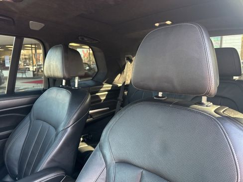 Used 2020 BMW X7 M50i w/ Dynamic Handling Package image 43