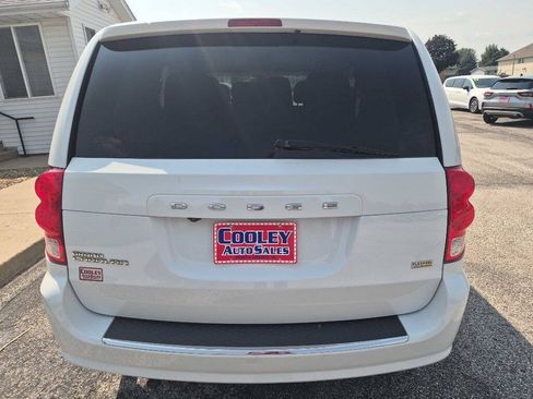 Used 2019 Dodge Grand Caravan SE FWD image 4