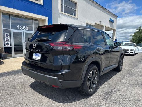 Used 2025 Nissan Rogue SV FWD image 16