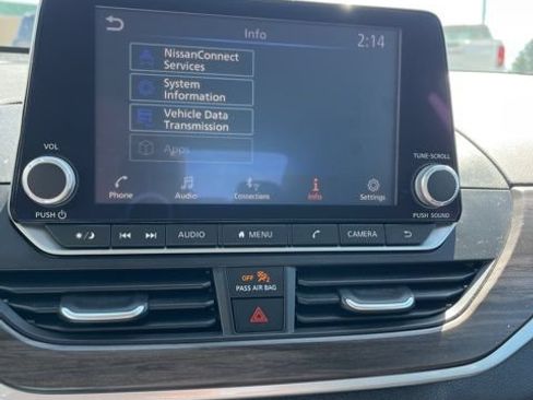 Used 2025 Nissan Altima 2.5 SV FWD image 37
