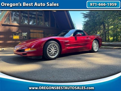 Used 2002 Chevrolet Corvette Coupe w/ Preferred Equipment Group1 RWD image 1