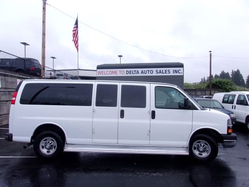 Used 2016 Chevrolet Express 3500 LT w/ LT Preferred Equipment Group image 2