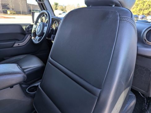 Used 2017 Jeep Wrangler 75th Anniversary image 27