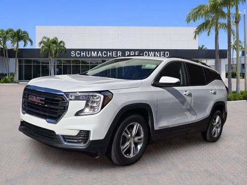 Used 2023 GMC Terrain SLE w/ Driver Convenience Package FWD image 3