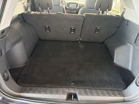 Used 2018 GMC Terrain SLE image 11