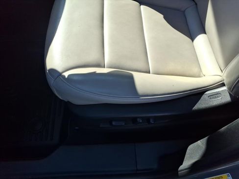 Used 2023 Cadillac XT4 Premium Luxury image 17