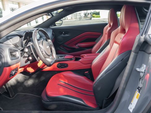 Used 2023 Aston Martin V8 Vantage Coupe image 11
