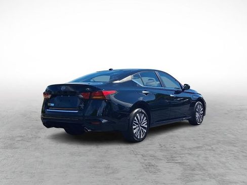 Used 2023 Nissan Altima 2.5 SV w/ SV Premium Package AWD/4WD image 6