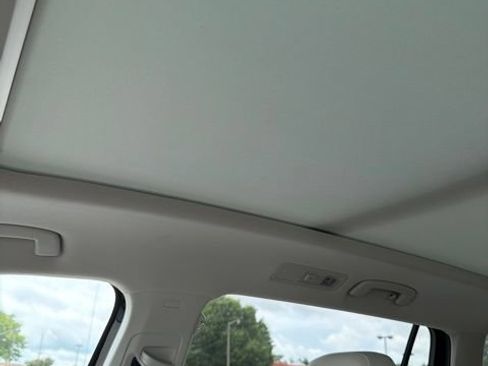 Used 2019 Volkswagen Tiguan SE w/ Panoramic Sunroof Package FWD image 29