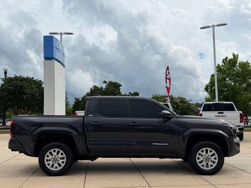 Used 2024 Toyota Tacoma SR5 w/ SR5 Upgrade Package RWD image 7