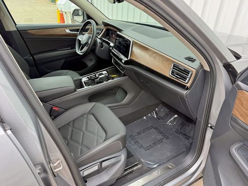 Used 2025 Volkswagen Atlas SE AWD/4WD image 21