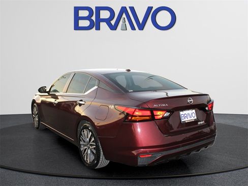 Used 2024 Nissan Altima 2.5 SV image 7