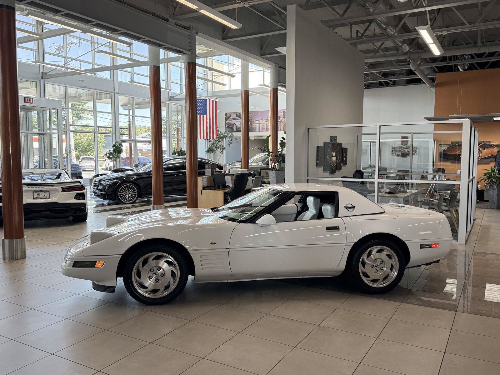 Used 1993 Chevrolet Corvette Convertible RWD image 9