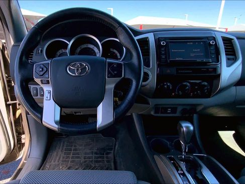 Used 2015 Toyota Tacoma 4x4 Access Cab V6 w/ TRD Off-Road Package image 6