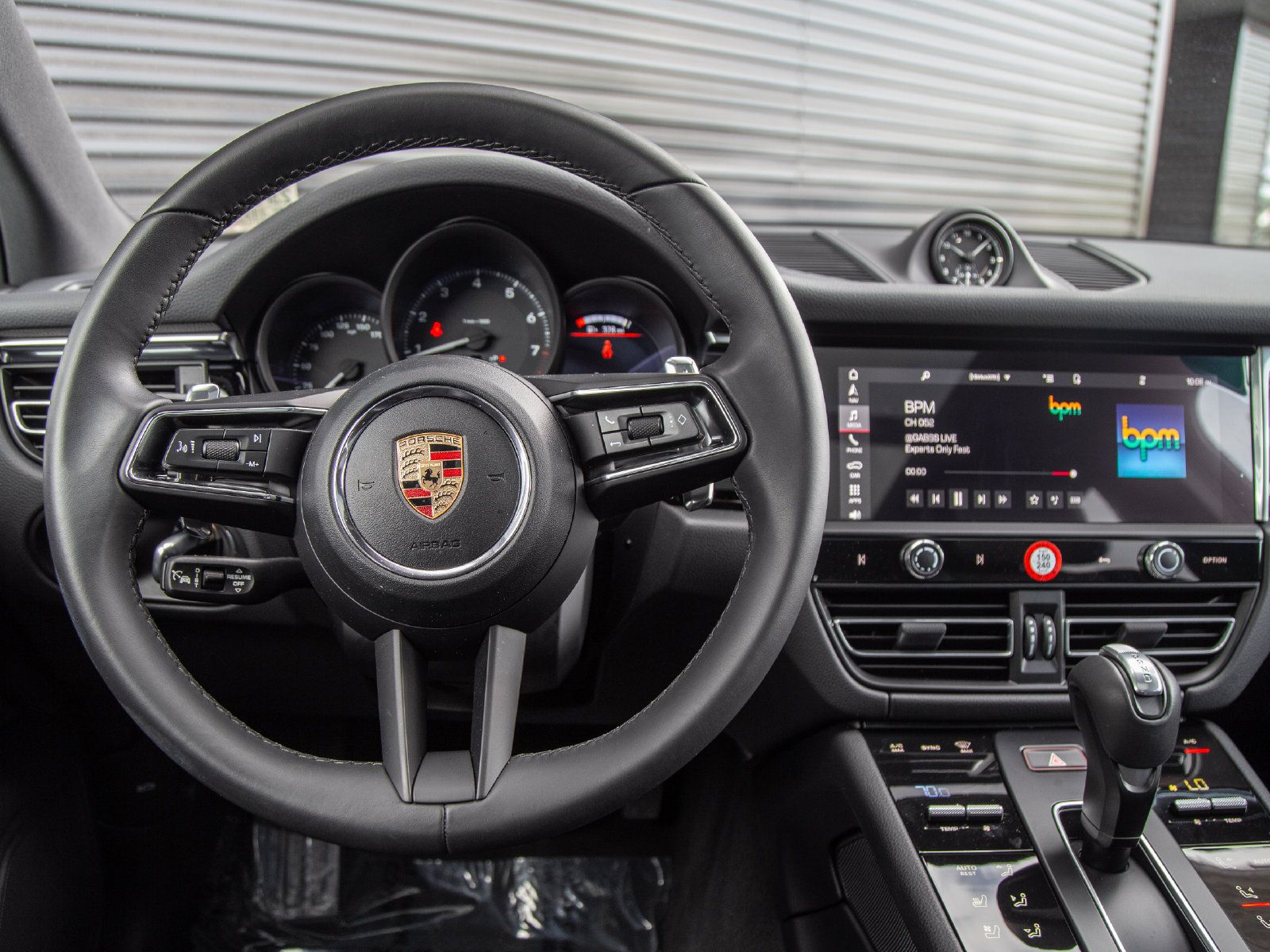 Certified 2026 Porsche Macan AWD/4WD image 16