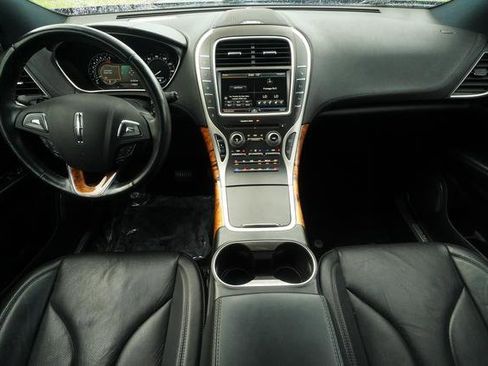 Used 2016 Lincoln MKX Reserve w/ Technology Package FWD image 11