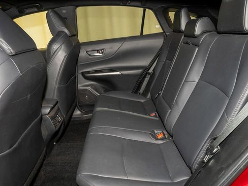 Used 2022 Toyota Venza XLE image 8