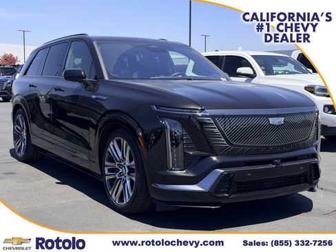 Used 2026 Cadillac Vistiq Platinum w/ LPO, Floor Liner Package AWD/4WD image 1