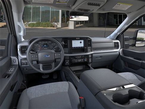 New 2026 Ford F250 XLT w/ FX4 Off-Road Package image 9