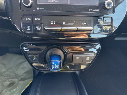 Used 2022 Toyota Prius LE FWD image 11
