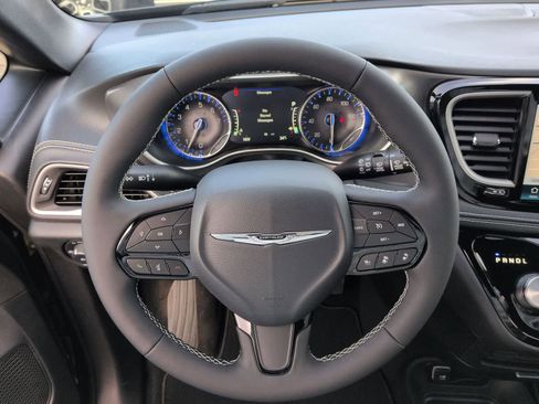 New 2026 Chrysler Pacifica Select image 12