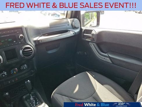 Used 2018 Jeep Wrangler Unlimited Sport AWD/4WD image 16