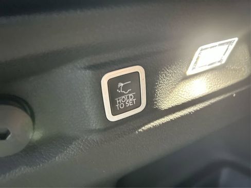 New 2025 Jeep Grand Cherokee L Altitude image 16