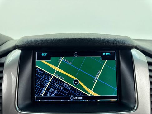 Used 2017 Chevrolet Suburban LT w/ Luxury Package image 5