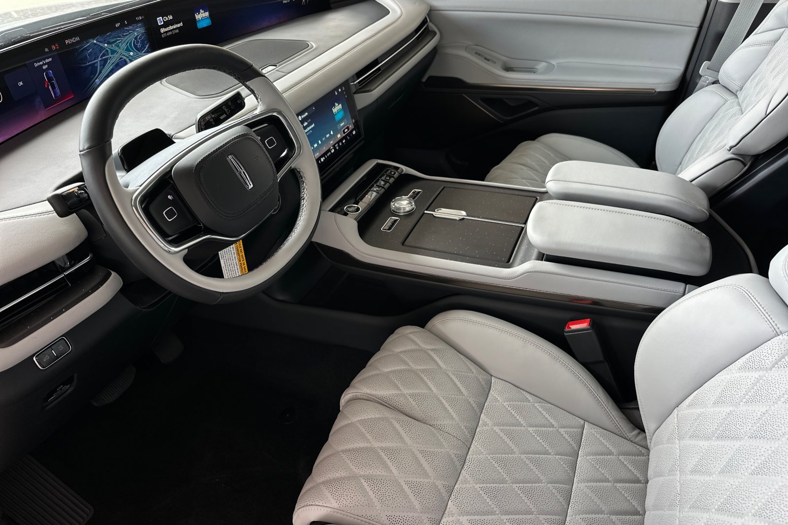 New 2026 Lincoln Navigator L Black Label AWD/4WD image 9
