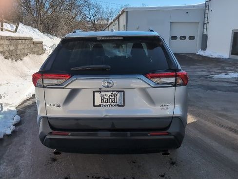 Used 2021 Toyota RAV4 XLE image 4