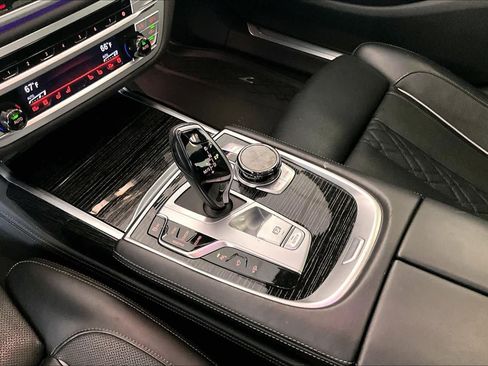 Used 2022 BMW 750i xDrive w/ Executive Package AWD/4WD image 16