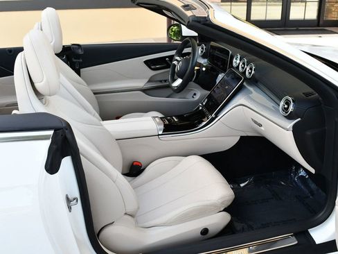 Used 2025 Mercedes-Benz CLE 300 4MATIC Cabriolet image 19
