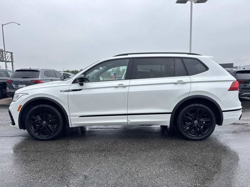 Certified 2022 Volkswagen Tiguan SE R-Line image 2