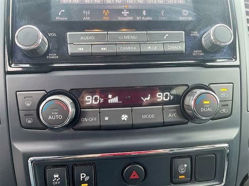 Used 2023 Nissan Titan SV w/ SV Convenience Package image 15