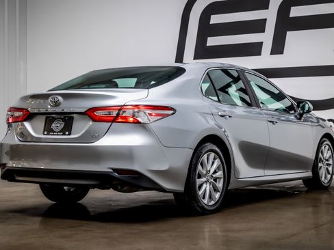 Used 2018 Toyota Camry LE image 30