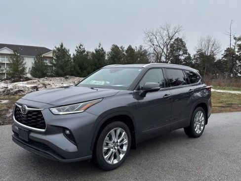 Used 2020 Toyota Highlander Limited image 2