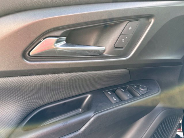 Used 2026 Chevrolet Equinox EV LT w/ Comfort Package FWD image 12