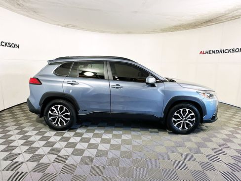 Used 2024 Toyota Corolla Cross SE image 2