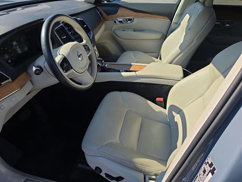 Used 2021 Volvo XC90 T6 Momentum w/ Advanced Package image 8