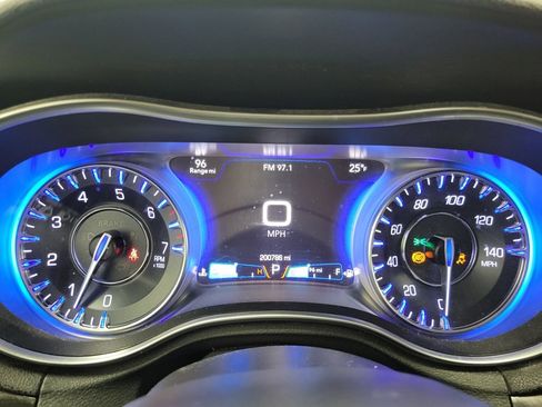 Used 2015 Chrysler 300 Limited w/ Driver Convenience Group image 15