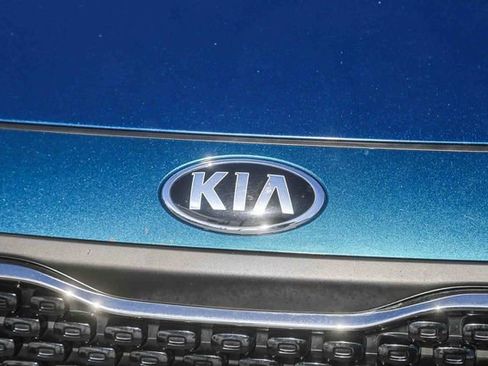 Used 2019 Kia Niro EX image 7